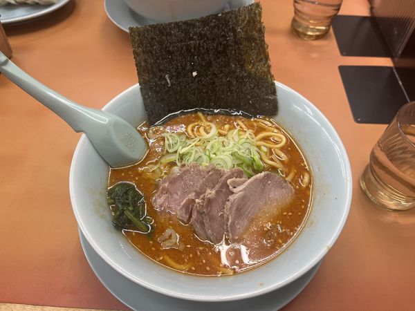 「辛味噌チャーシュー_中辛」@ラーメン山岡家 藤野店の写真