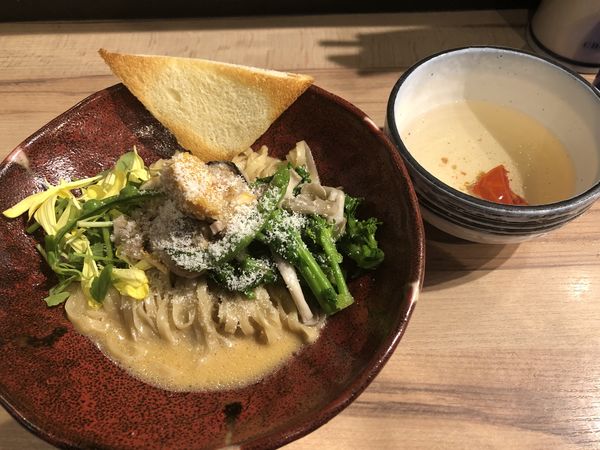 「(3月の限定)春野菜と牡蠣のまぜそば1500円」@麺屋 彩音 ~Sign~の写真