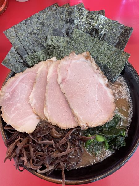 「ラーメン+ももチャーシュー+のり+きくらげ+辛みそネギ」@横浜ラーメン 相馬家の写真