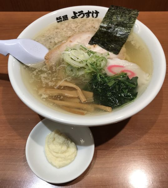 「塩ラーメン ¥970 & ニンニク生姜ペースト ¥100」@麺屋 ようすけ 東京ラーメンストリート店の写真