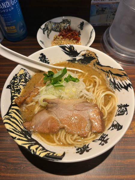「ら〜麺・並 860円」@麺屋武蔵 鷹虎の写真