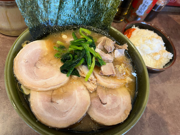 「チャーシューメン　角切りチャーシュー　半ライス」@幸家の写真