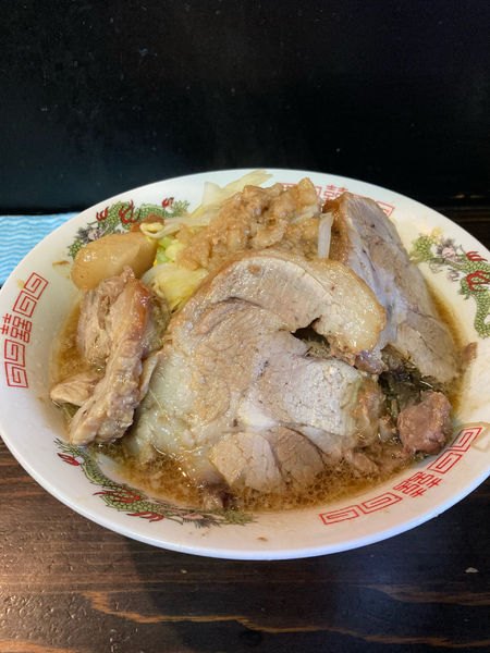 「子豚ちゃん（ニンニク増し，アブラ少なめ）+豚増し」@周旋人の写真