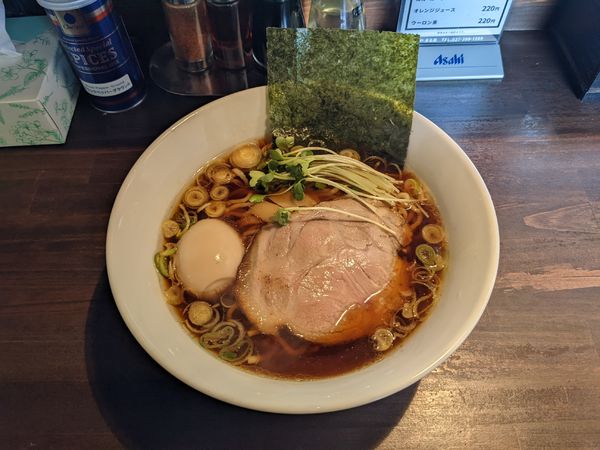 「醤油らーめん＋味玉（700円＋100円）」@麺や まる喜の写真