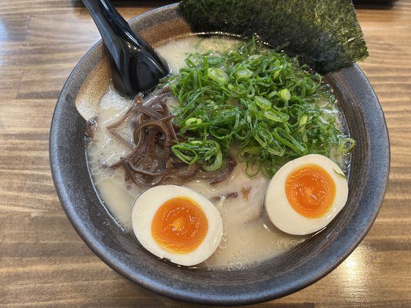 「とんこつ味玉850円＋ちゃあ半200円」@とんこつラーメン 一兆の写真