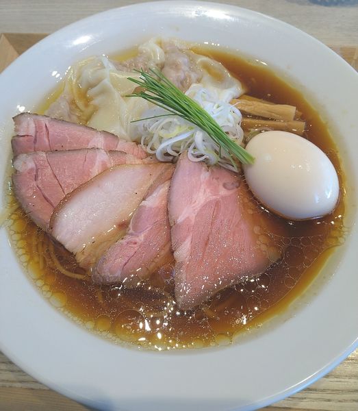 「特製中華蕎麦（大盛り）+ワンタン」@宍道湖しじみ中華蕎麦 琥珀 東京本店の写真