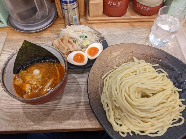 「辛味つけ麺中盛＋3点盛り」@つけ麺屋 やすべえ 新宿店の写真