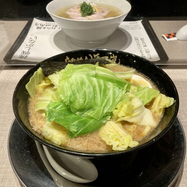 「嵐げんこつらぁめん￥740＋キャベツ￥120」@らあめん花月嵐 上大岡店の写真