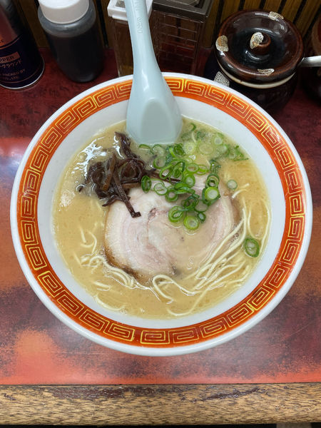 「とんこつラーメン(650円)」@長浜家の写真