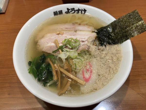 「塩ラーメン（背脂入り）」@麺屋 ようすけ 東京ラーメンストリート店の写真