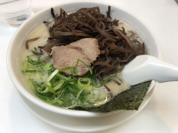 「キクラゲラーメン&替え玉」@博多天神 新橋1号店の写真