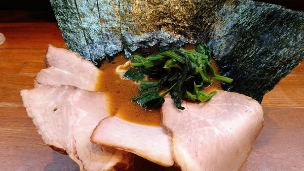 「チャーシューメン(麺硬め･味濃いめ)+海苔」@末廣家の写真