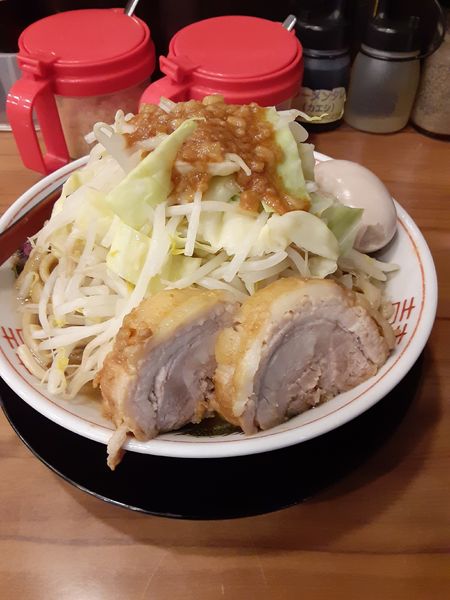 「ラーメン､味玉、野菜アブラ　780円+100円」@ぶっ豚 調布店の写真