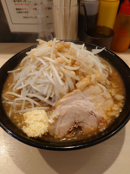 「大ラーメン　野菜マシ　ニンニク　アブラ」@鷹の目 蒲田店の写真