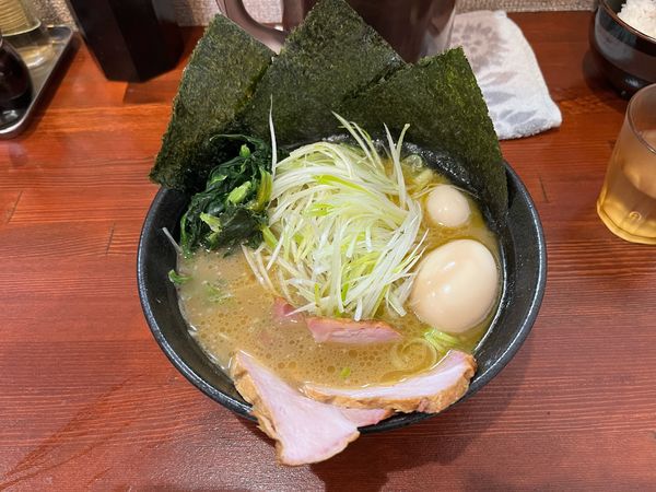 「まかないラーメン」@横浜家系らーめん 天王家 寒川総本店の写真