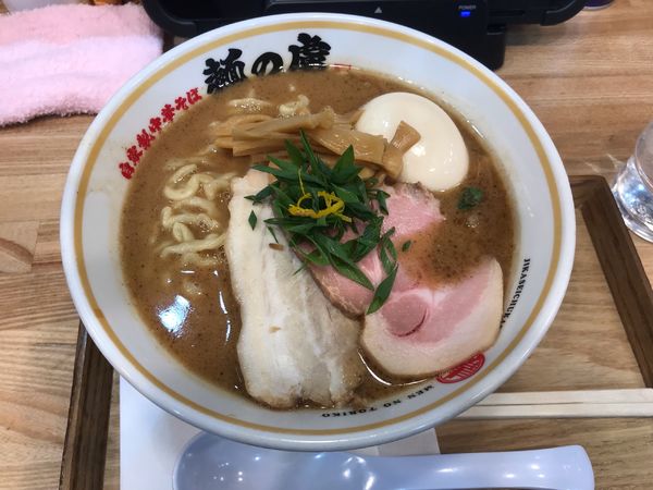 「豚骨魚介中華そば」@自家製中華そば 麺の虜の写真