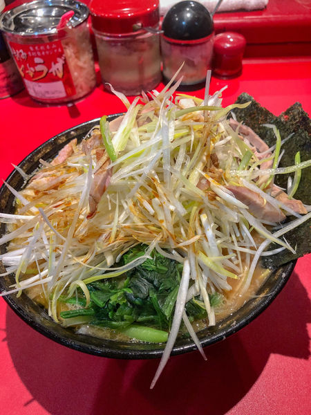 「ネギチャーシュー中盛+タマネギ麺固」@厚木家の写真