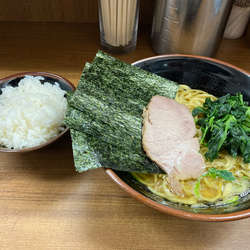 並ラーメン(固め濃いめ多め)+小ライス