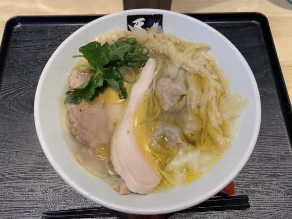 「鶏塩らぁめん＋あぐー豚ワンタン」@超純水採麺 天国屋の写真
