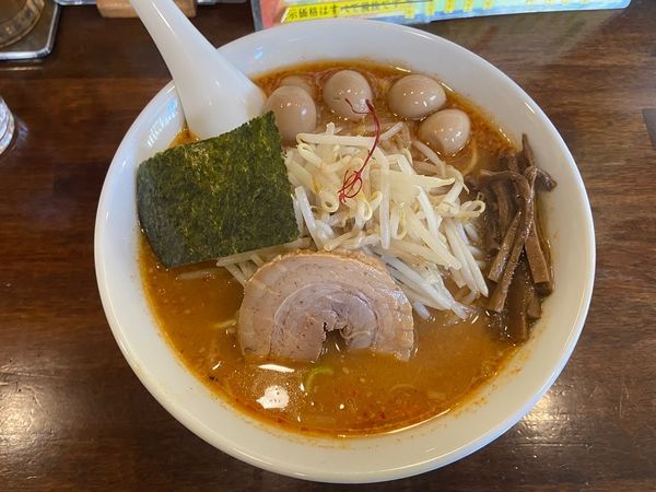 「味噌らはめん（中盛り・フツカラ・うずら味玉・にんにく）」@ラハメン ヤマンの写真