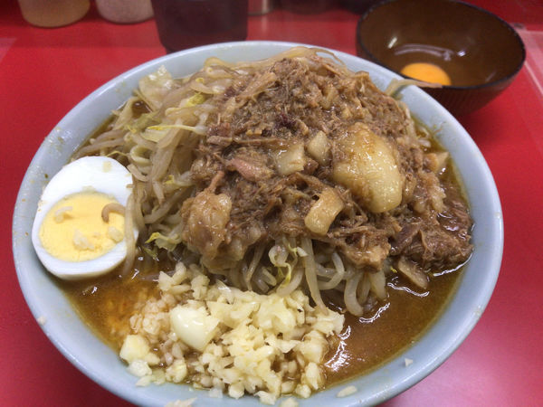 「こぶ味噌ラーメンⅡ(ちょヤサ、ちょアブ、ニン)+生卵 1250円」@ラーメン富士丸 東浦和店の写真