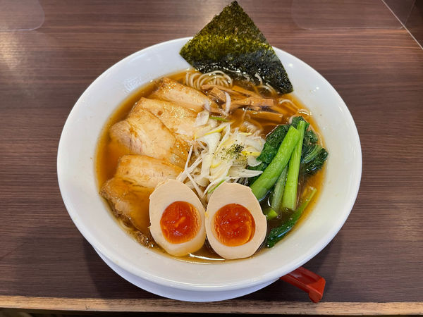 「あごだし中華そば全部のせ」@魚介豚骨らーめん きたもと屋の写真