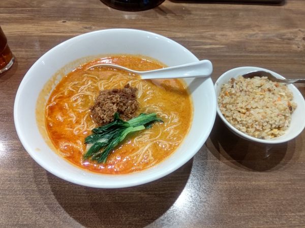 「担々麺(並盛・150g)＋ミニチャーハン1,020円」@陳麻家 高崎駅西口店の写真