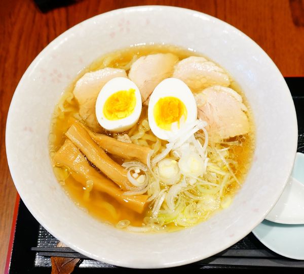 「中華そば＋玉子」@麺とおばんざいとお酒のお店 佳什の写真