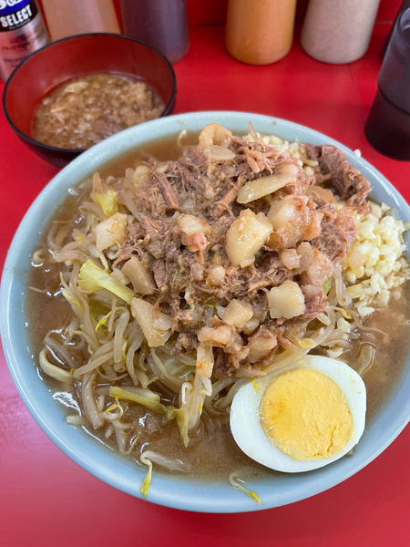 「麺少なめブタカスアブラ」@ラーメン富士丸 東浦和店の写真