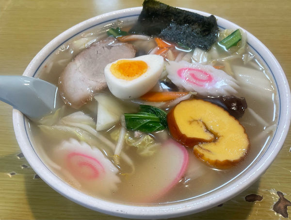 「五目ワンタンそば」@大成軒 桜町店の写真