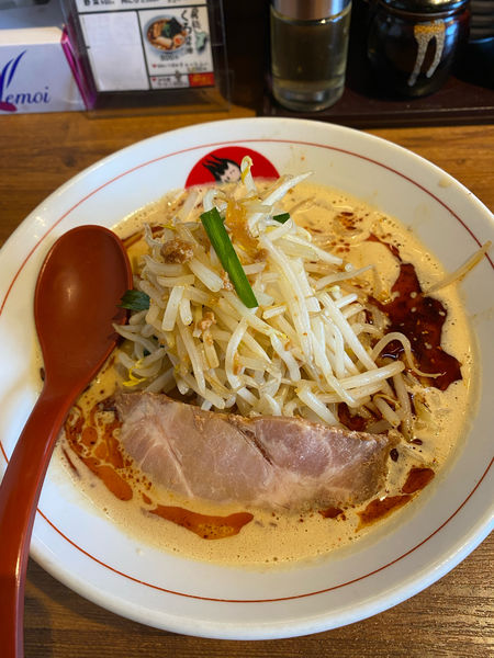 「ボウボウラーメン➕赤2➕麺固め➕半ライス(無料)」@ボウボウラーメン とみの写真