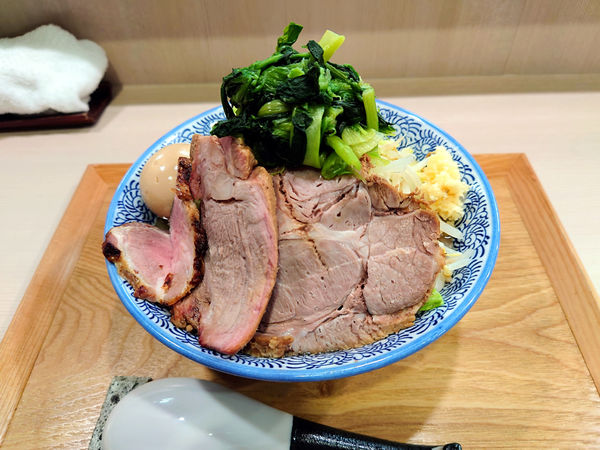 「限定 宮元流ガッツリラーメン(塩)+全部入り」@煮干しつけ麺 宮元の写真