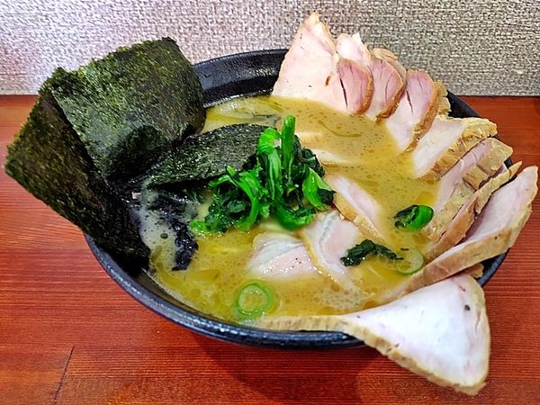 「チャーシューメン スモークロース3枚増し」@横浜家系らーめん 天王家 寒川総本店の写真