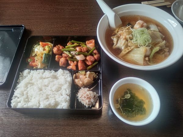 「五目あんかけそば(並盛)780円＋日替わり弁当800円」@上海菜館の写真