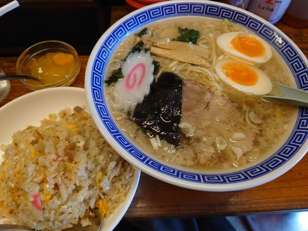 「本多拉麺＋半チャーハンセット950円」@らーめん 正来の写真