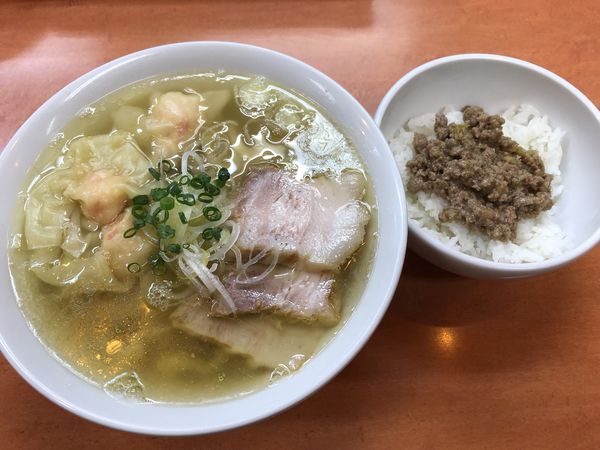 「海老ワンタンメン900円➕生姜丼100円」@日陰の写真