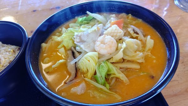 「辛みそタンメン７８０円&半チャーハン３８０円」@あしの食堂の写真