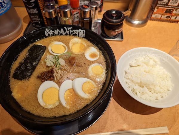 「げんこつラーメン（醤油）スライスたまこ」@らあめん花月嵐 荏原中延駅前店の写真