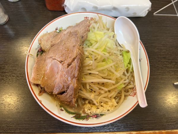 「豚骨醤油ラーメン並250g(ニンニク少し)850円」@らーめん69の写真