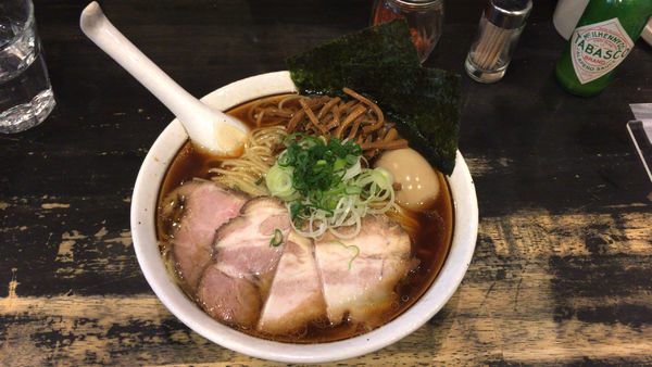 「特製中華そば1100円　大盛100円」@中華そば しながわの写真