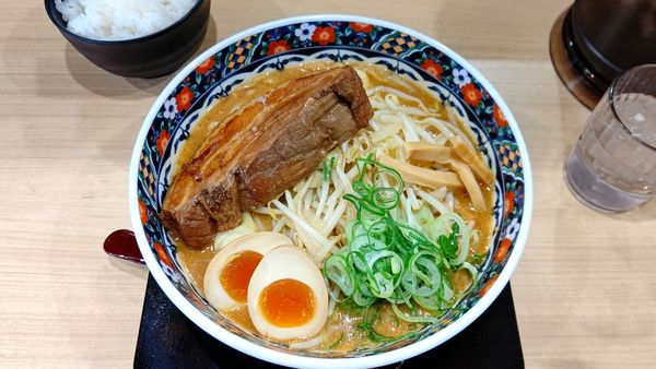 「旨とろ角煮味噌らーめん」@五穀みそらーめん 味噌屋蔵之介 所沢けやき台店の写真