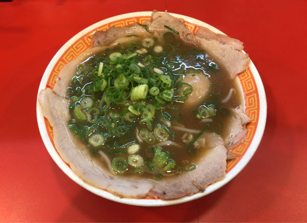 「中華そば正油+味付玉子（900円）」@もっこす 板宿店の写真