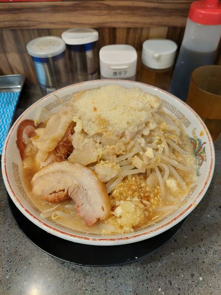 「小ラーメン＋粉チーズ」@豚山 五反田店の写真