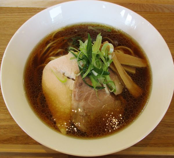 「らぁめん醤油　850円」@らぁめん ご恩の写真