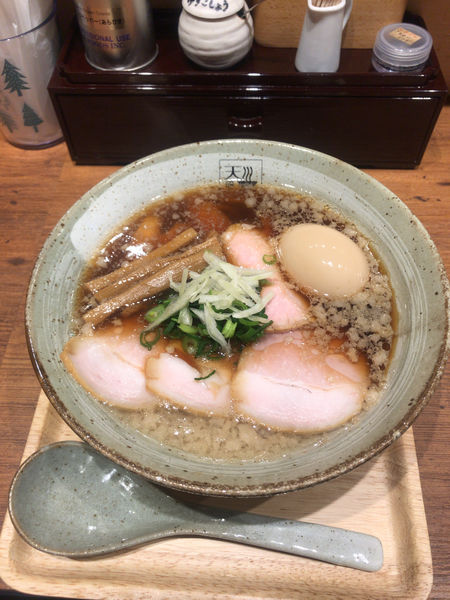 「アグー背脂入り肉と玉子醤油らあめん（1080円）」@麺処 天川の写真