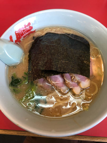 「正油チャーシューメン　930円」@ラーメン山岡家 音羽蒲郡店の写真