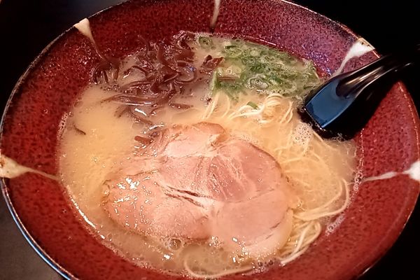 「博多ラーメン(840円)」@麺屋小鉄の写真