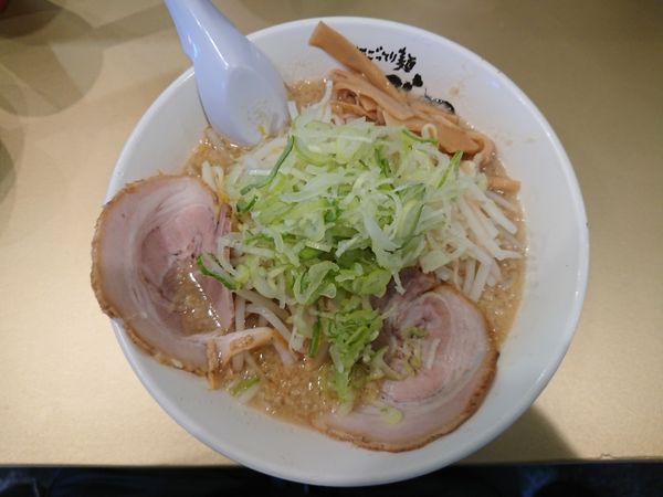 「醤油ﾗｰﾒﾝ￥790＋小ﾗｲｽ￥100」@超ごってり麺 ごっつ 秋葉原店の写真