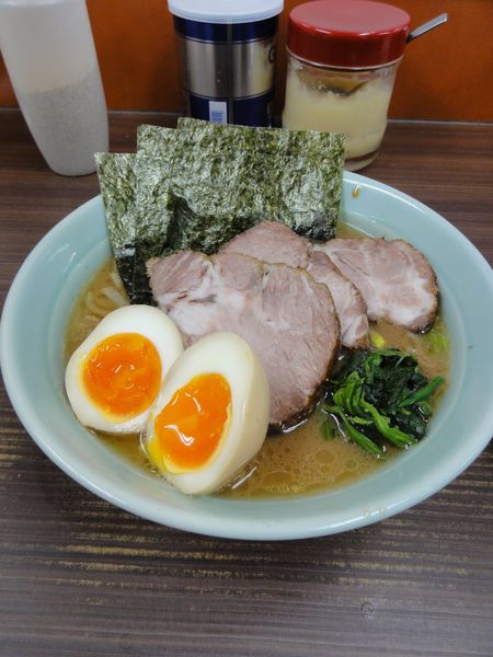 「ラーメン650円硬チャーシュー200円」@横浜家系らーめん 武蔵家 川口店の写真