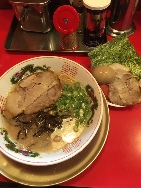「全部入りガツンラーメン 880円」@博多ラーメン ガツン 両国店の写真